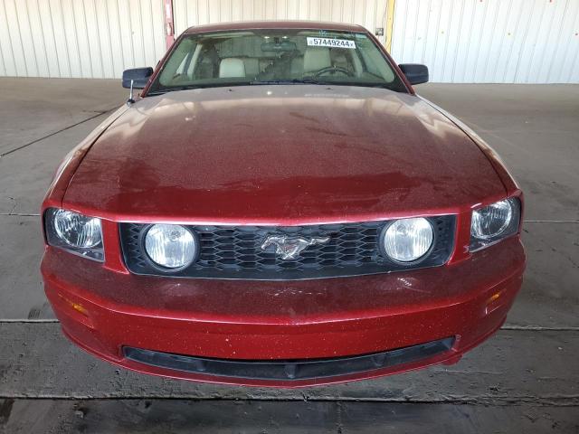 1ZVHT82H665117134 - 2006 FORD MUSTANG GT MAROON photo 5