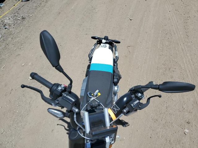 WB30C7308RRA73970 - 2024 BMW CE 02 Noir photo 5