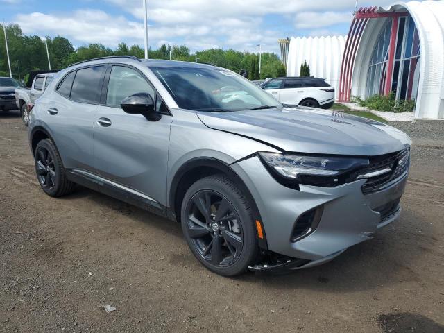 LRBFZNR40PD072529 - 2023 BUICK ENVISION ESSENCE Արծաթագույն լուսանկար 4