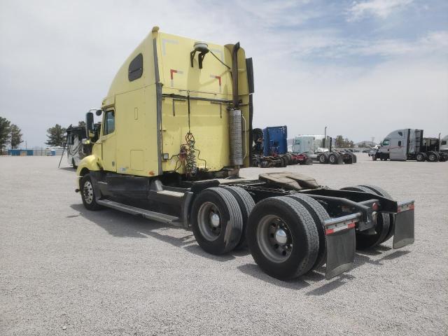 1FUJA6CG42LK16442 - 2002 FREIGHTLINER CONVENTION COLUMBIA YELLOW photo 3