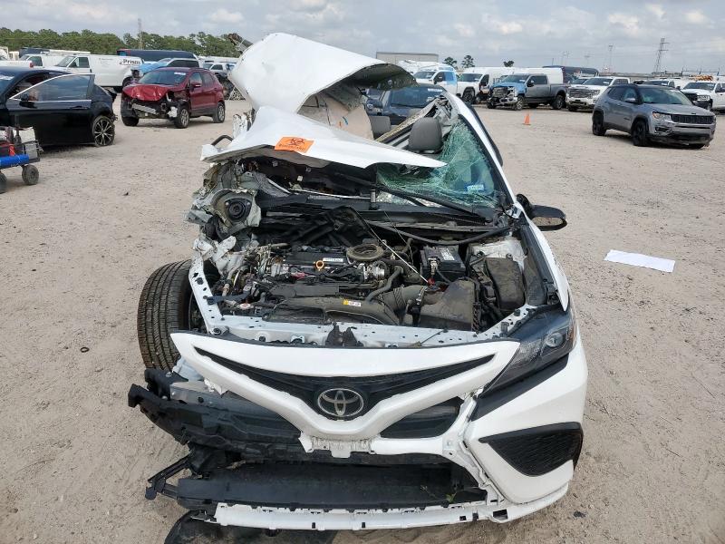 4T1G11AK5PU732849 - 2023 TOYOTA CAMRY SE NIGHT SHADE WHITE photo 5