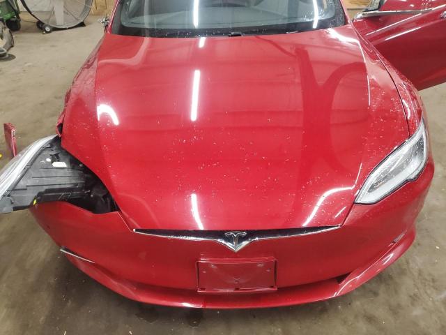 5YJSA1E29JF295592 - 2018 TESLA MODEL S RED photo 11