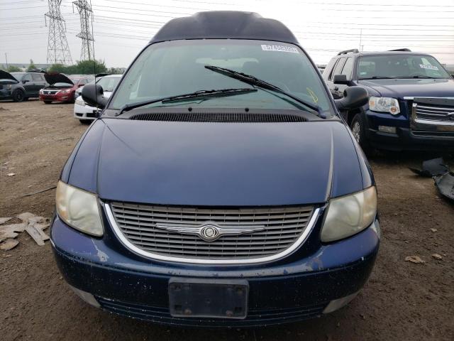 2C4GP54L62R613339 - 2002 CHRYSLER TOWN & COU LXI BLUE photo 5