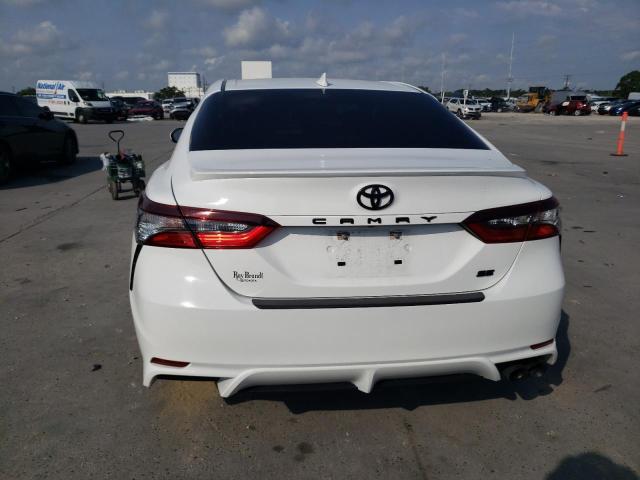 4T1G11AK9NU624294 - 2022 TOYOTA CAMRY SE WHITE photo 6