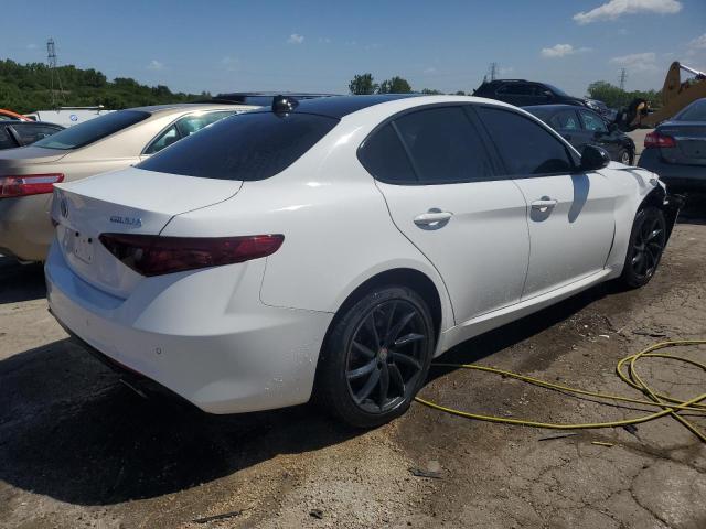 ZARFAEDNXH7549076 - 2017 ALFA ROMEO GIULIA Q4 白色 照片 3