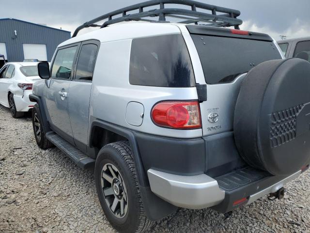 JTEBU11F970079065 - 2007 TOYOTA FJ CRUISER SILVER photo 2