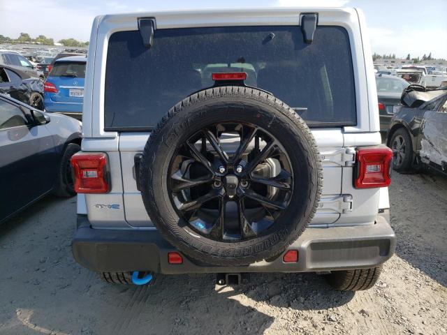 1C4JJXP6XNW213742 - 2022 JEEP WRANGLER U SAHARA 4XE SILVER photo 6