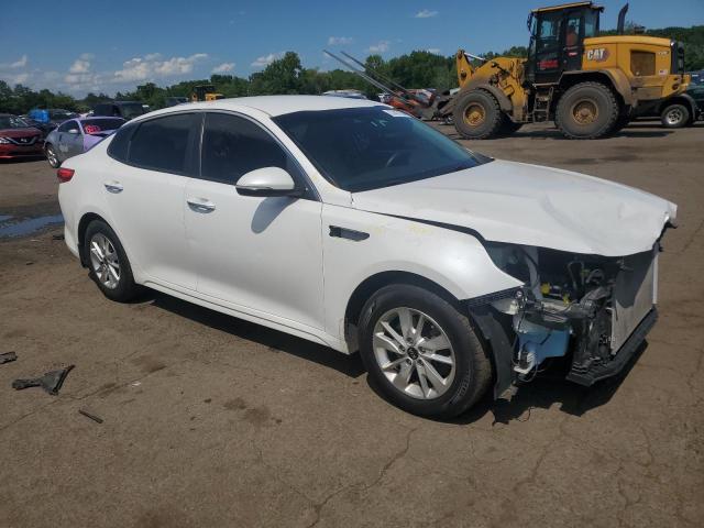 KNAGT4L36G5070504 - 2016 KIA OPTIMA LX WHITE photo 4