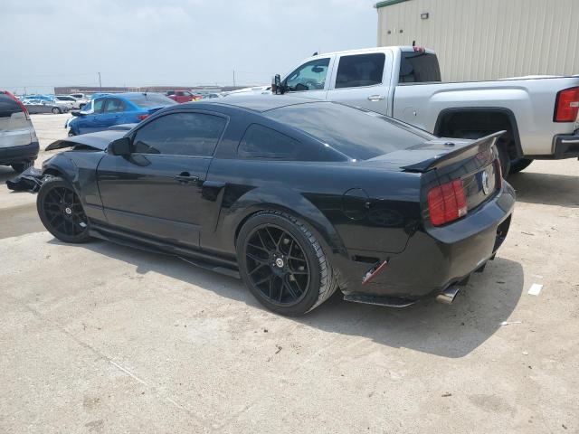 1ZVHT82H685112020 - 2008 FORD MUSTANG GT BLACK photo 2