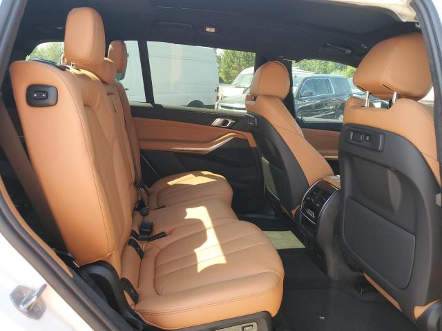 5UXCW2C06N9L76139 - 2022 BMW X7 XDRIVE40I WHITE photo 11