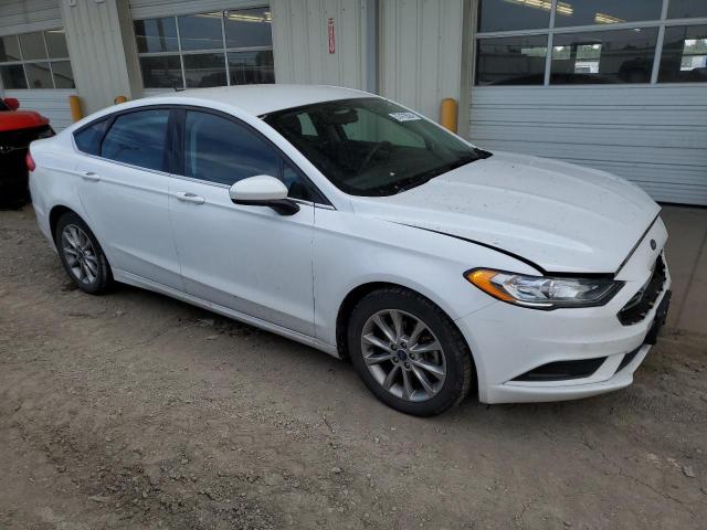 3FA6P0H7XHR403766 - 2017 FORD FUSION SE WHITE photo 4