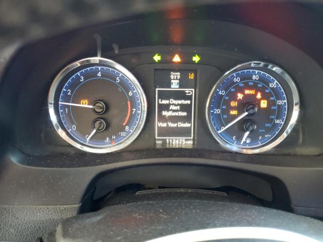 5YFBURHE9JP797762 - 2018 TOYOTA COROLLA L GREEN photo 9