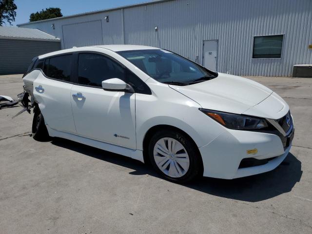 1N4AZ1CP0JC300555 - 2018 NISSAN LEAF S WHITE photo 4