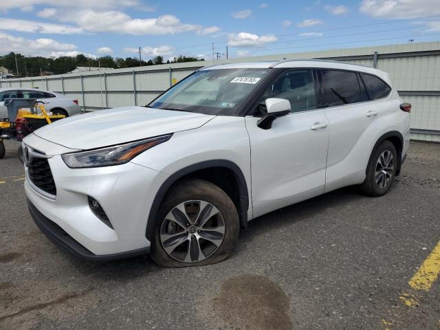 5TDGZRBH7NS589533 - 2022 TOYOTA HIGHLANDER XLE WHITE photo 1