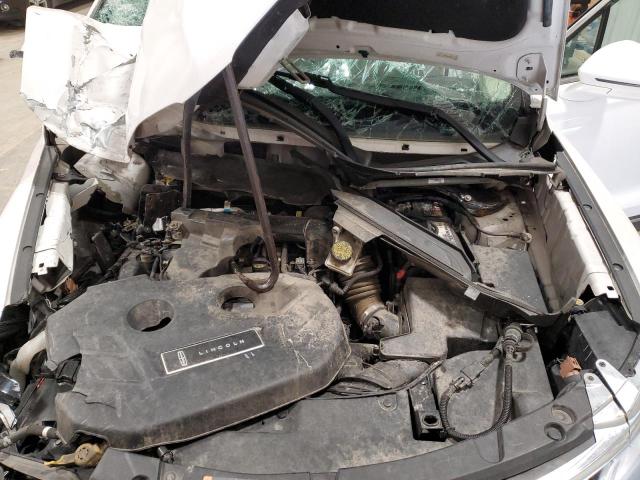 5LMCJ2D95HUL45133 - 2017 LINCOLN MKC SELECT WHITE photo 12