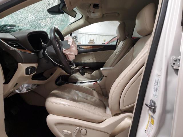 5LMCJ2D95HUL45133 - 2017 LINCOLN MKC SELECT WHITE photo 7
