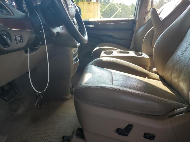 2A4RR8DG7BR630958 - 2011 CHRYSLER TOWN & COU TOURING L WHITE photo 7