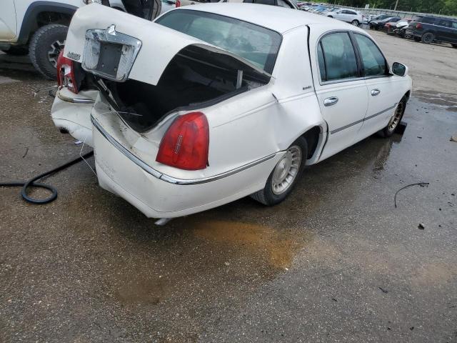 1LNFM81W0WY655829 - 1998 LINCOLN TOWN CAR EXECUTIVE WHITE photo 3