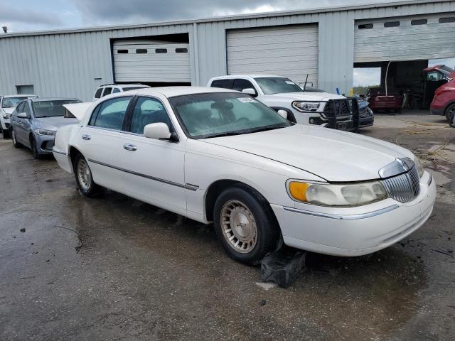 1LNFM81W0WY655829 - 1998 LINCOLN TOWN CAR EXECUTIVE WHITE photo 4