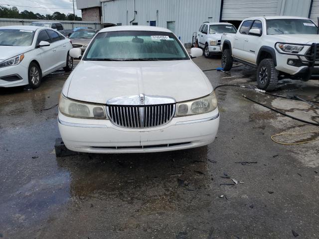 1LNFM81W0WY655829 - 1998 LINCOLN TOWN CAR EXECUTIVE WHITE photo 5