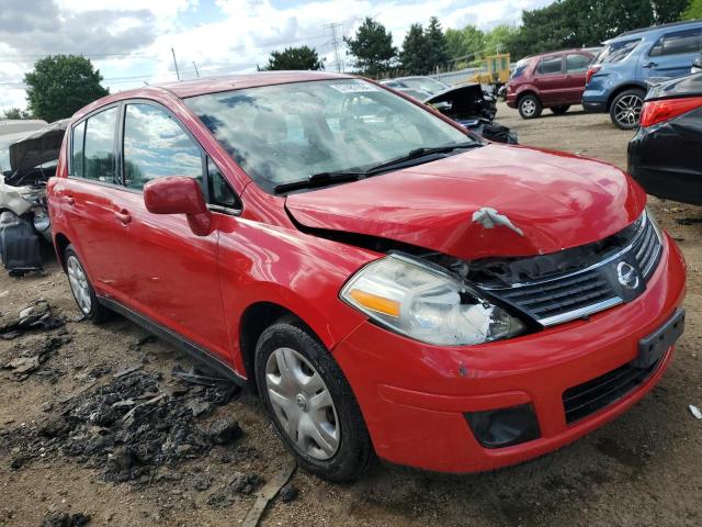 3N1BC13E79L352136 - 2009 NISSAN VERSA AU S RED photo 4