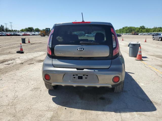 KNDJP3A5XK7638567 - 2019 KIA SOUL + GRAY photo 6