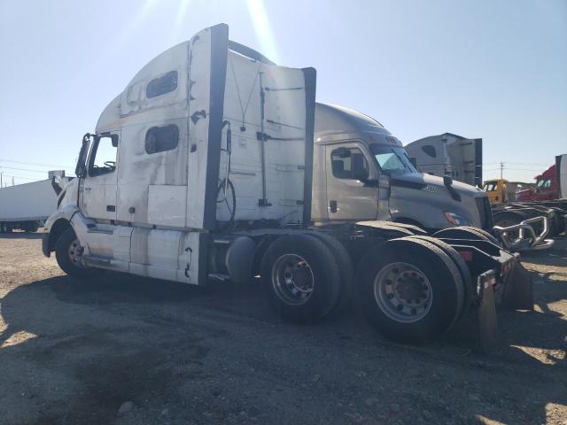 4V4NC9EH6PN319694 - 2023 VOLVO VN VNL WHITE photo 3