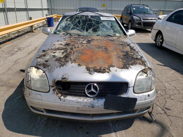 WDBKK47F1WF055937 - 1998 MERCEDES-BENZ SLK 230 KOMPRESSOR SILVER photo 5