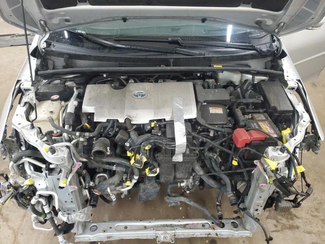 JTDKARFP9H3034575 - 2017 TOYOTA PRIUS PRIM SILVER photo 11