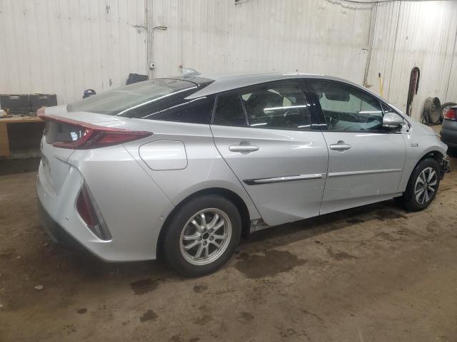 JTDKARFP9H3034575 - 2017 TOYOTA PRIUS PRIM SILVER photo 3