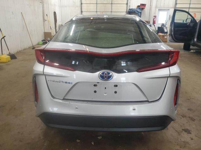 JTDKARFP9H3034575 - 2017 TOYOTA PRIUS PRIM SILVER photo 6
