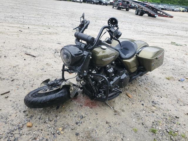 1HD1KVC16JB664744 - 2018 HARLEY-DAVIDSON FLHRXS GREEN photo 2