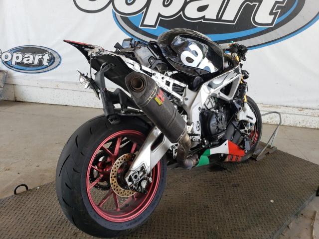 ZD4RKUB09GS000748 - 2016 APRILIA RSV4 RF BLACK photo 4