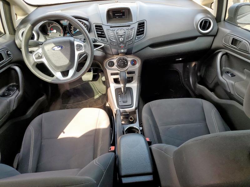 3FADP4BJXJM108432 - 2018 FORD FIESTA SE Argintiu fotografie 8