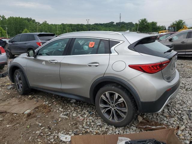 SJKCH5CR1HA033444 - 2017 INFINITI QX30 BASE 银色 照片 2