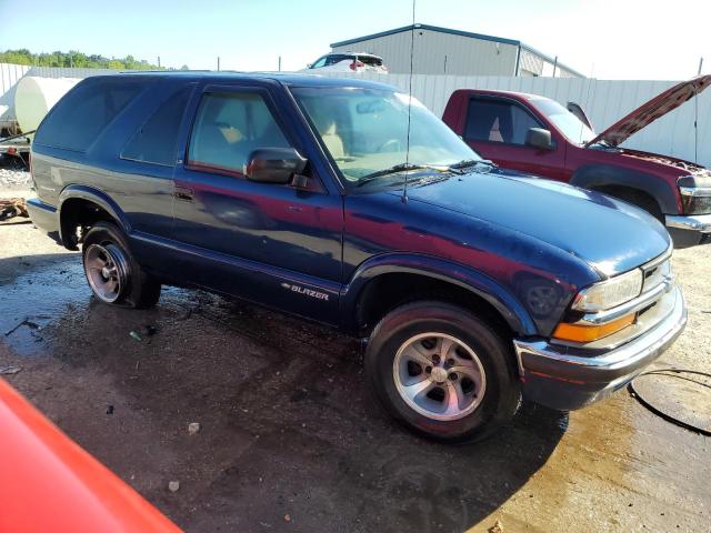 1GNCS18W7YK244399 - 2000 CHEVROLET BLAZER BLUE photo 4