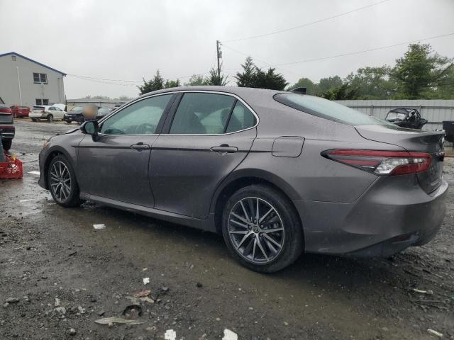 4T1F11BK0PU106507 - 2023 TOYOTA CAMRY XLE GRAY photo 2