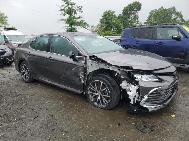 4T1F11BK0PU106507 - 2023 TOYOTA CAMRY XLE GRAY photo 4