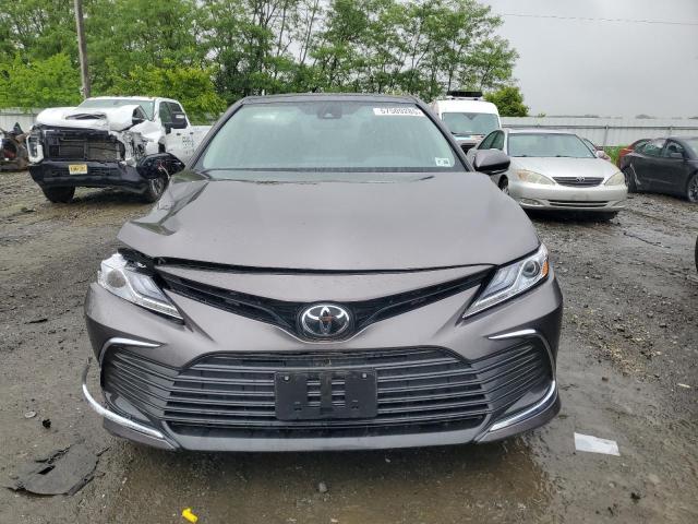 4T1F11BK0PU106507 - 2023 TOYOTA CAMRY XLE GRAY photo 5
