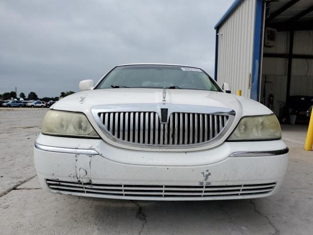 1LNHM81W45Y629340 - 2005 LINCOLN TOWN CAR SIGNATURE WHITE photo 9