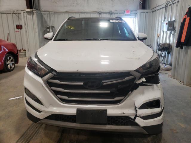 KM8J3CA22JU821393 - 2018 HYUNDAI TUCSON VALUE WHITE photo 5