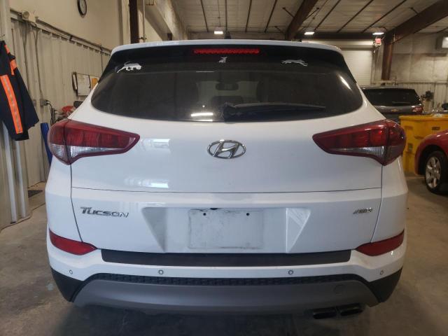 KM8J3CA22JU821393 - 2018 HYUNDAI TUCSON VALUE WHITE photo 6