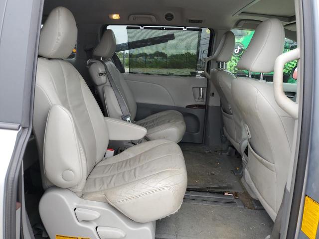 5TDYK3DC2DS329448 - 2013 TOYOTA SIENNA XLE SILVER photo 11