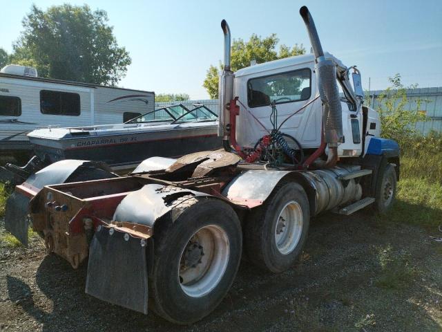 1M1AD64Y75M001545 - 2005 MACK 700 CL700 WHITE photo 4