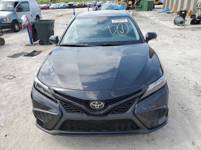 4T1G11AK9PU798367 - 2023 TOYOTA CAMRY SE NIGHT SHADE BLACK photo 5