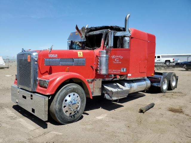 1FUJAPAVX6DU26339 - 2006 FREIGHTLINER CONVENTNL FLD132 XL CLASSIC RED photo 2