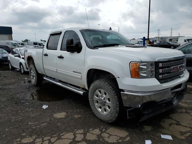 1GT120CGXDF130846 - 2013 GMC SIERRA K2500 SLE WHITE photo 4