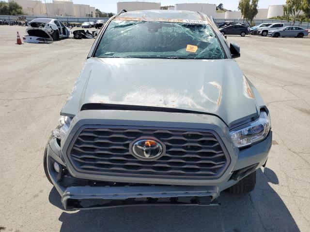 3TYCZ5ANXPT121897 - 2023 TOYOTA TACOMA DOUBLE CAB 灰色 照片 5