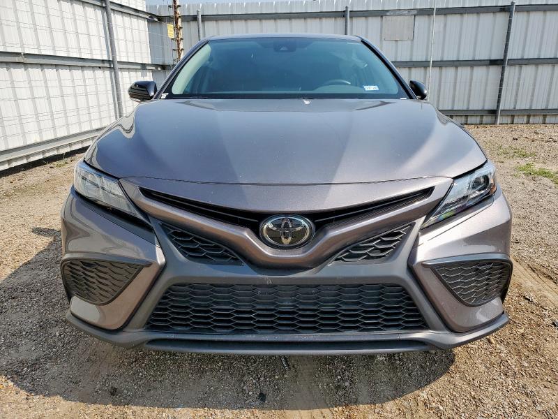 4T1G11AK0RU238272 - 2024 TOYOTA CAMRY SE NIGHT SHADE GRAY photo 5