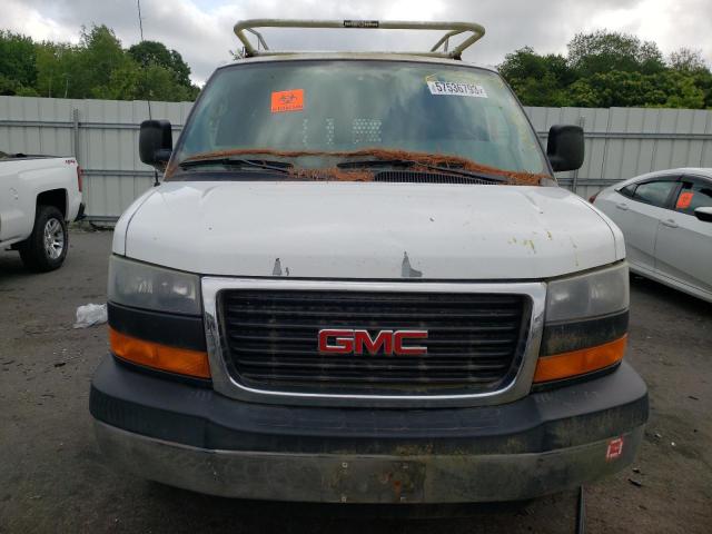 1GTGG25C581102893 - 2008 GMC SAVANA G2500 WHITE photo 5